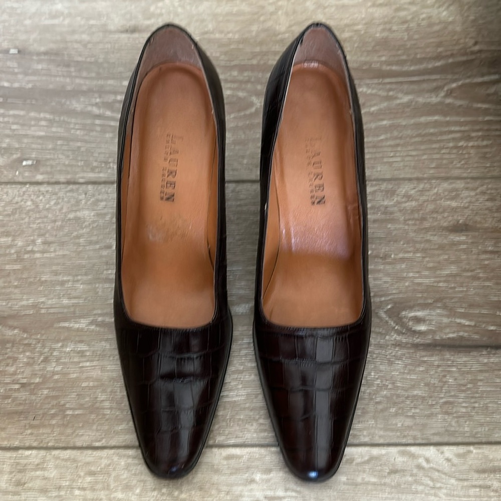 Brown Ralph Lauren size 8.5 pump
